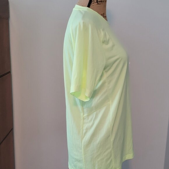 Gap Fit Alluring Yello Train Tee Shirt New with TAG! - Picture 2 of 12